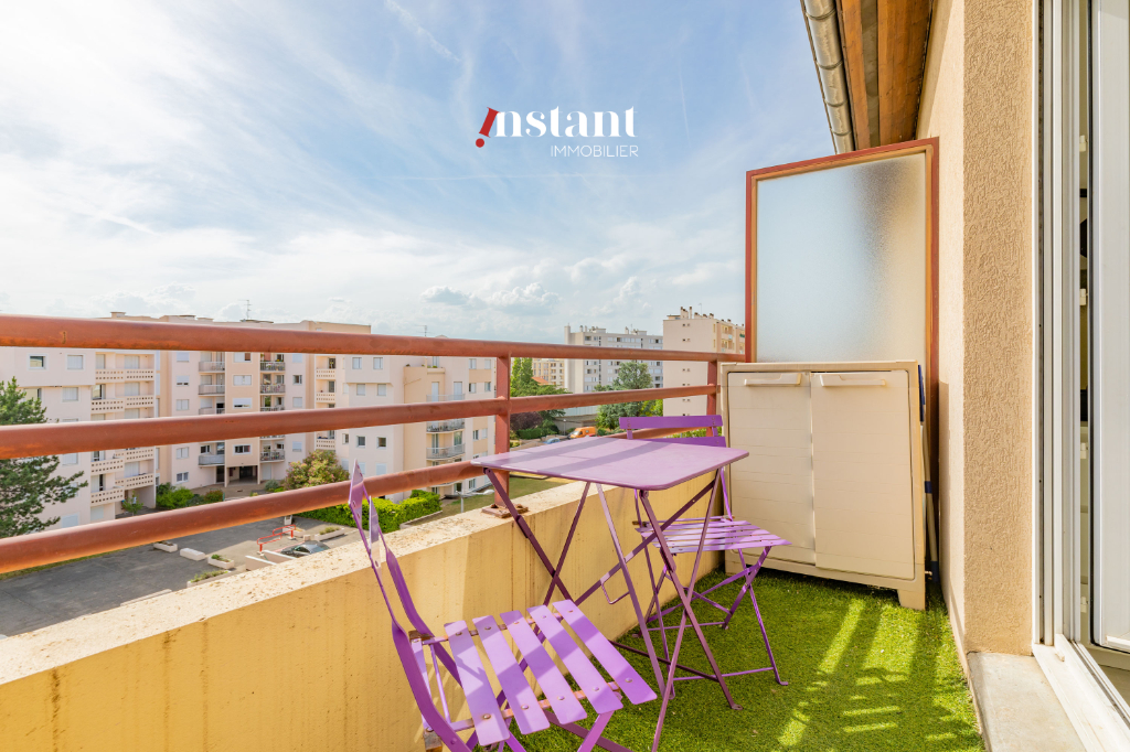 Studio meublé coeur Monplaisir avec balcon