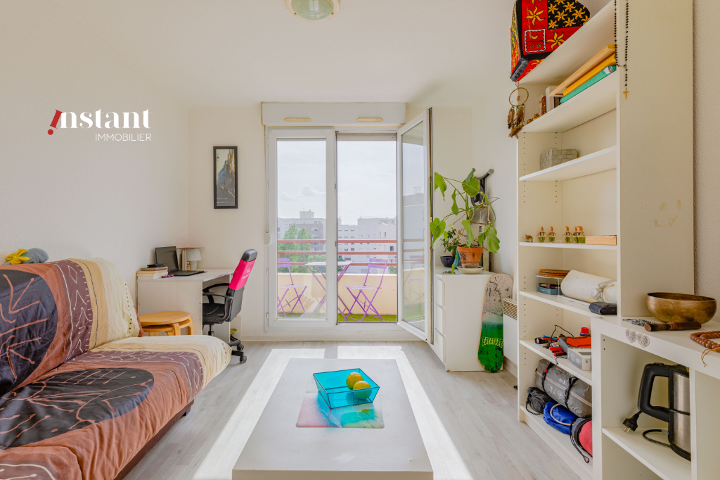 Studio meublé coeur Monplaisir avec balcon