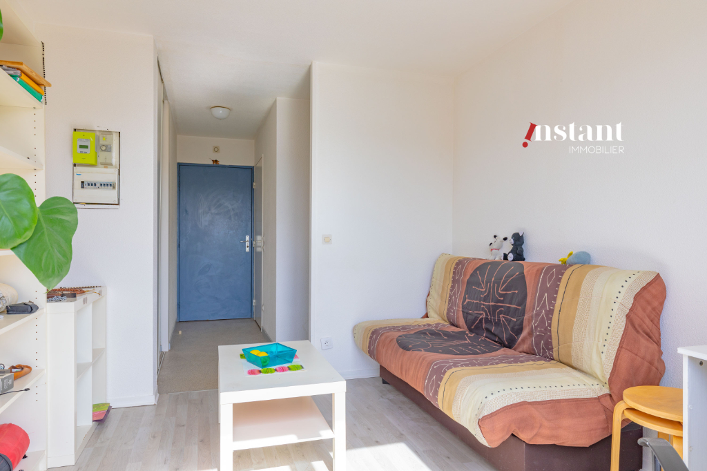 Studio meublé coeur Monplaisir avec balcon