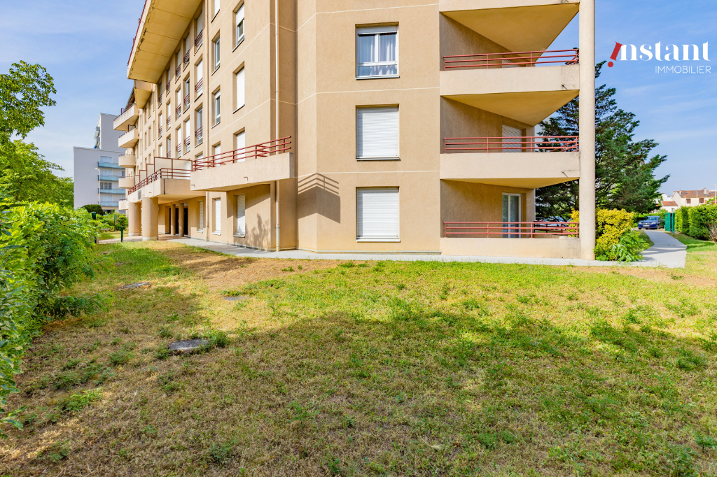 Studio meublé coeur Monplaisir avec balcon