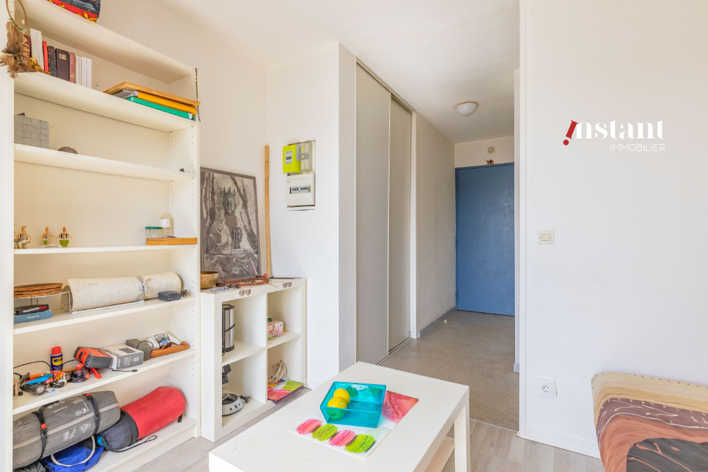 Studio meublé coeur Monplaisir avec balcon
