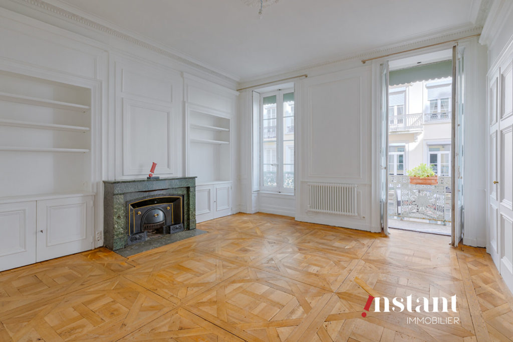 Co-Exclusivité – T3 hausmanien avec balcon – Foch