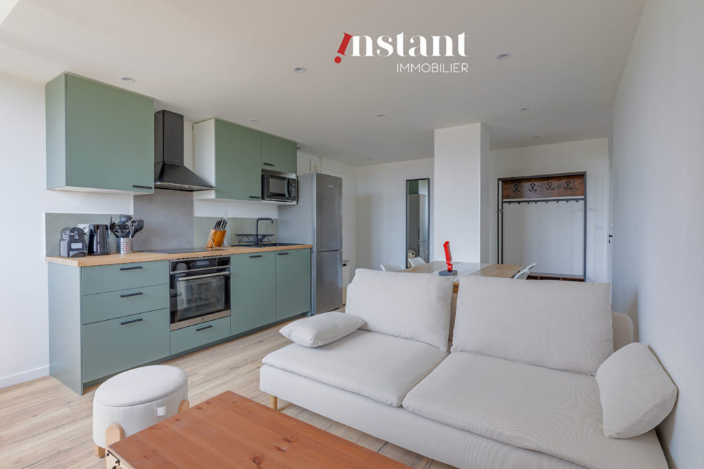 Chambre en colocation dans T5 BRON CENTRE