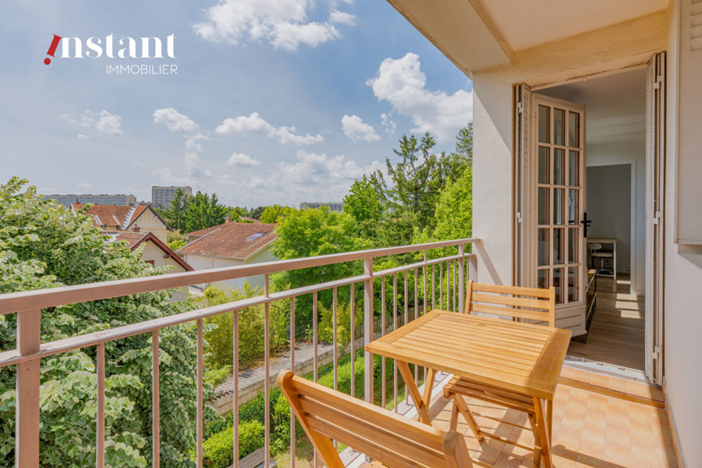 Chambre en colocation dans T5 BRON CENTRE