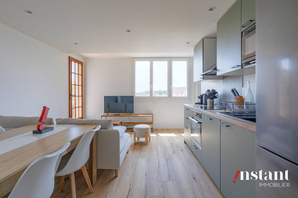 Chambre en colocation dans T5 BRON CENTRE