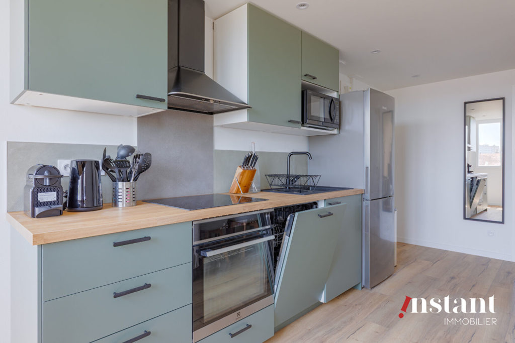 Chambre en colocation dans T5 BRON CENTRE