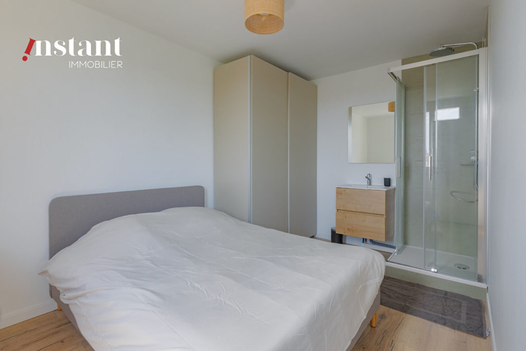 Chambre en colocation dans T5 BRON CENTRE