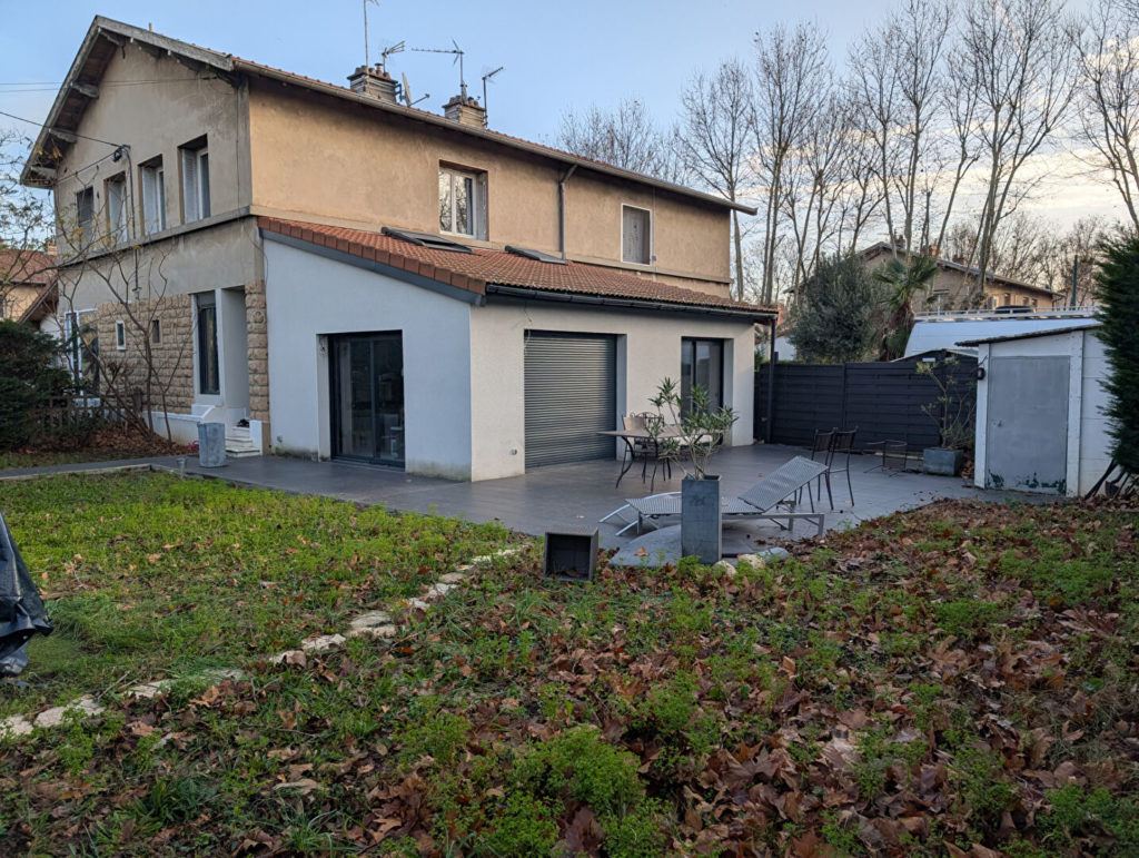 4 pièces 101 m² 350 m² SAINT PRIEST CITE BERLIET : MAISON DE 101 M² SUR TERRAIN DE 400 M²