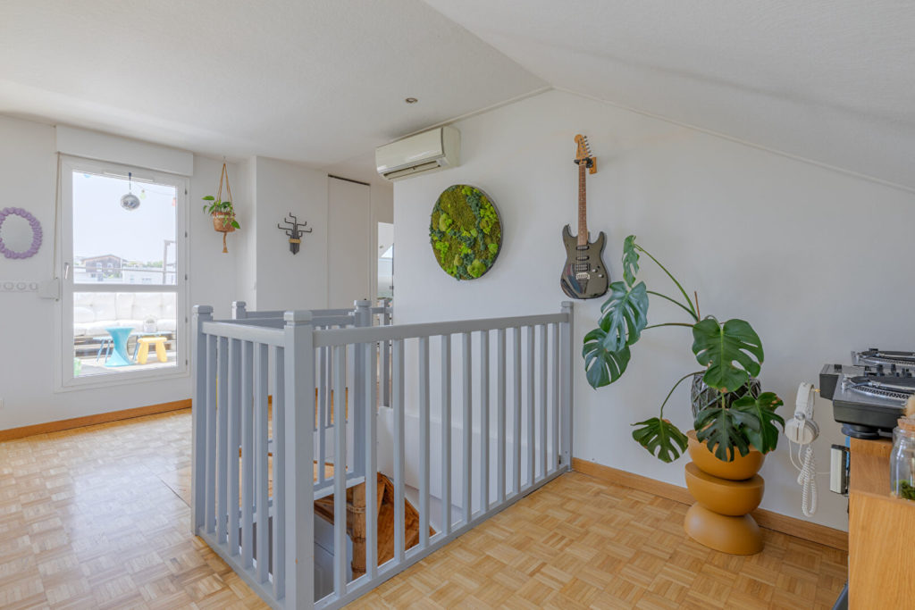 Superbe T5 en duplex de 128m2 avec terrasse – République/Gratte ciel