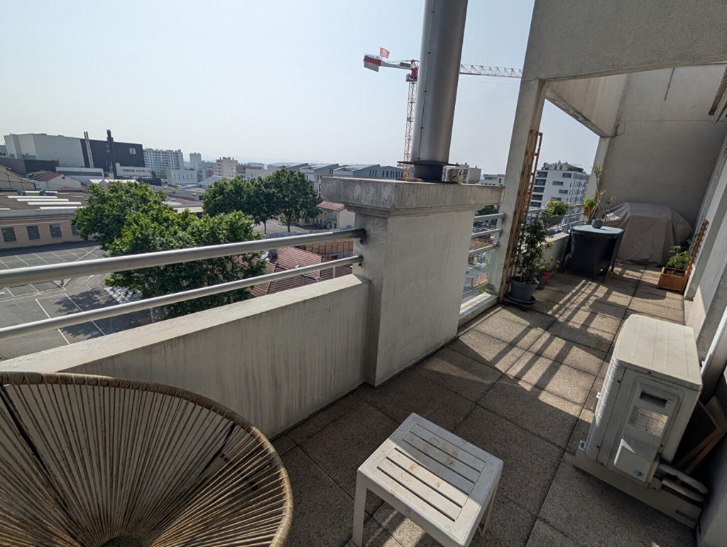 Lyon 8 : T4 + cave + parking