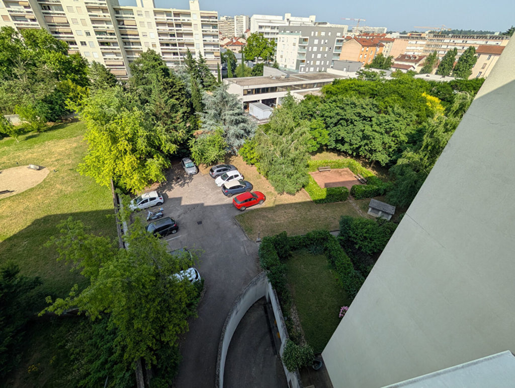Lyon 8 : T4 + cave + parking