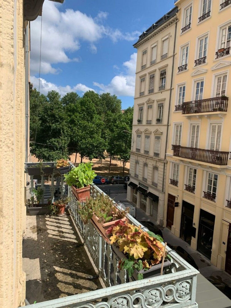 PLACE MARECHAL LYAUTEY ; APPT 109 M² + CAVES + GRENIER