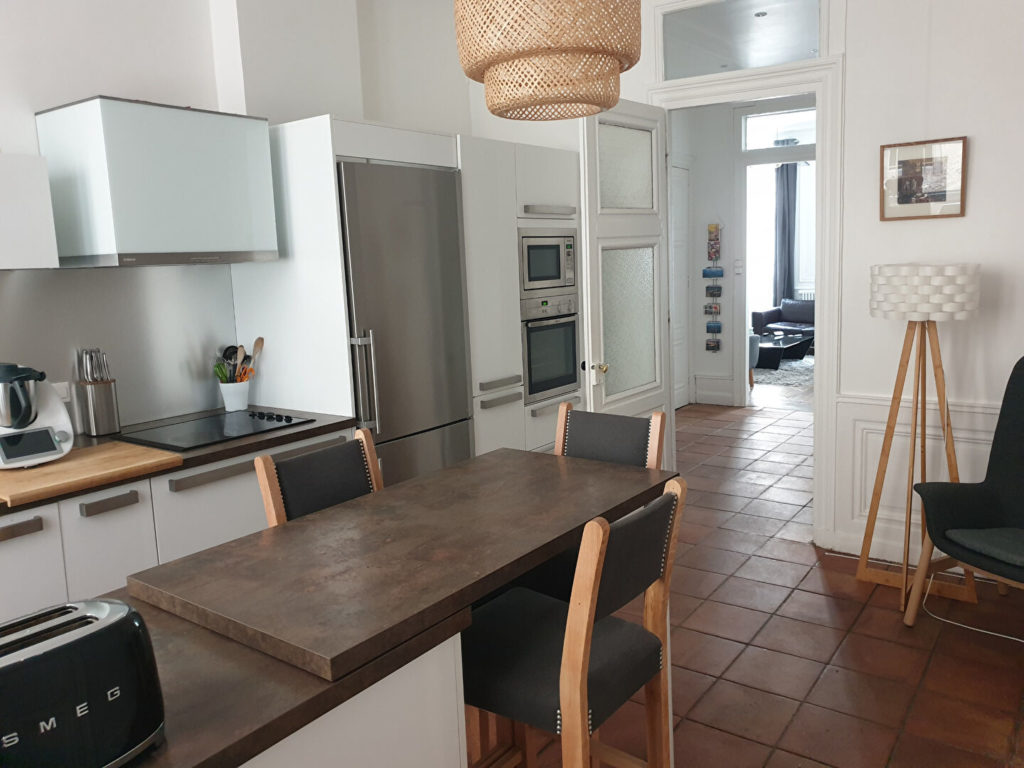 PLACE MARECHAL LYAUTEY ; APPT 109 M² + CAVES + GRENIER