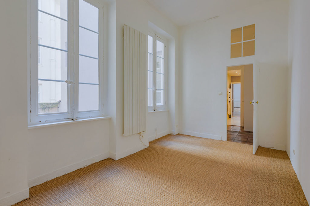 PLACE MARECHAL LYAUTEY ; APPT 109 M² + CAVES + GRENIER
