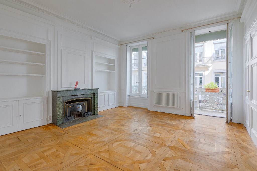 PLACE MARECHAL LYAUTEY ; APPT 109 M² + CAVES + GRENIER