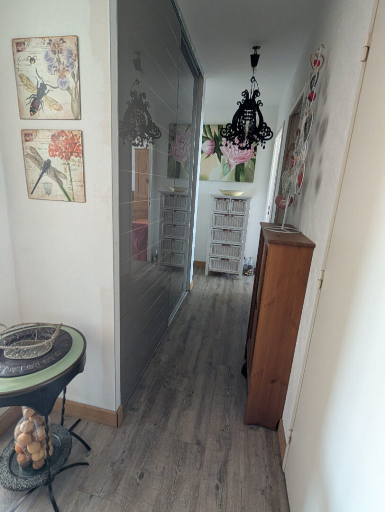VILLEURBANNE T3 DE 69 m2 + PARKING