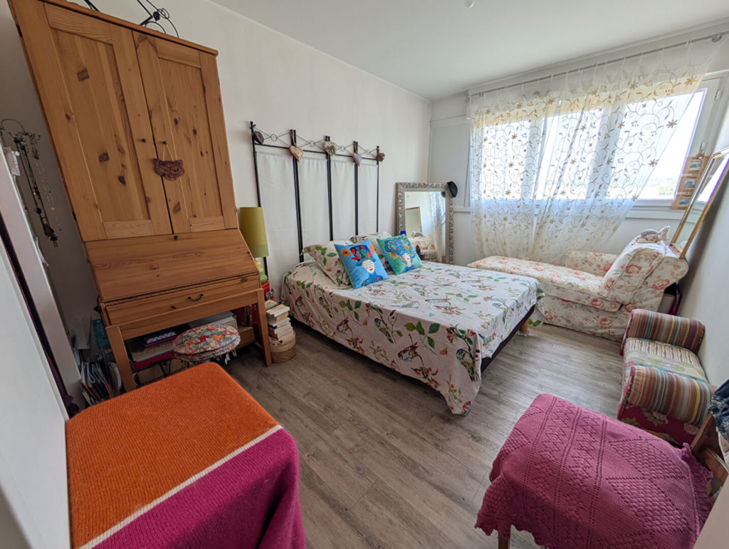 VILLEURBANNE T3 DE 69 m2 + PARKING