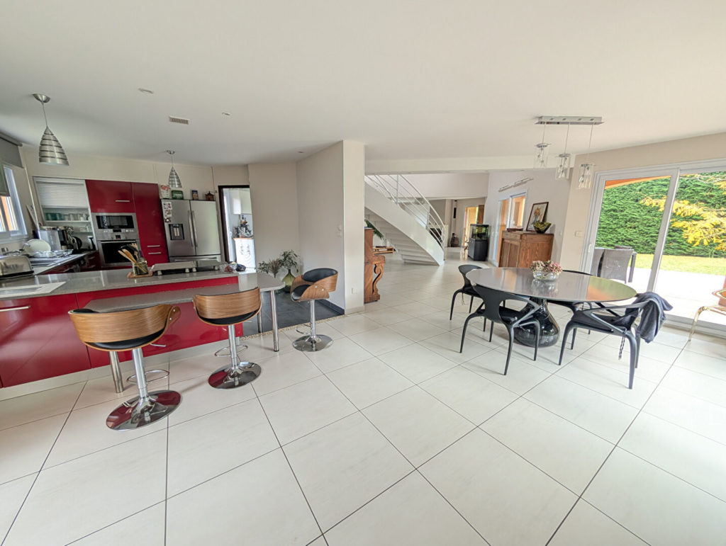 Exclusivité – Maison de 300 M² sur terrain de 2500 M²