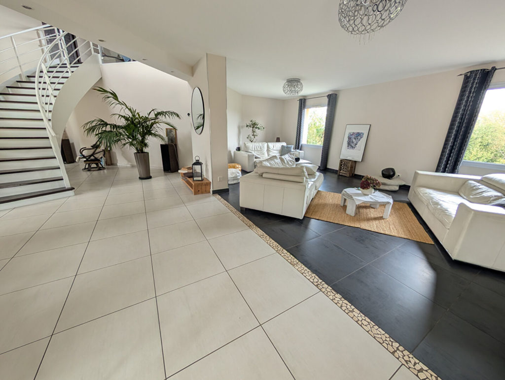 Exclusivité – Maison de 300 M² sur terrain de 2500 M²