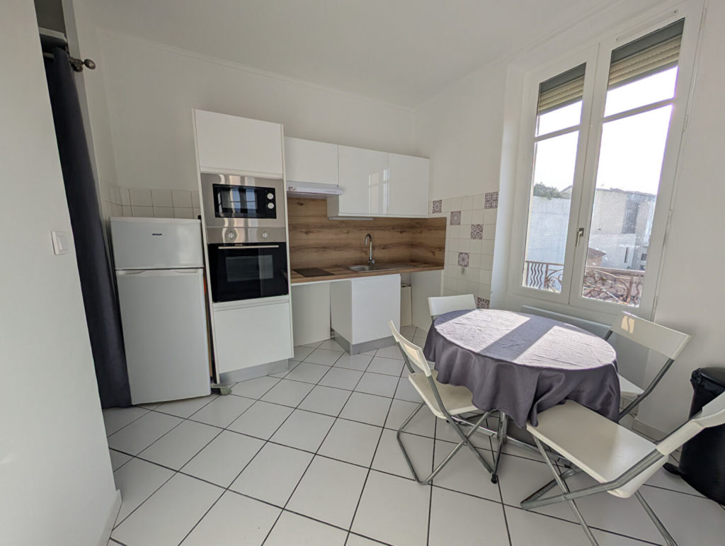 VILLEURBANNE ENTRE GRATTE CIEL ET DOUA : T1 DE 31 M²