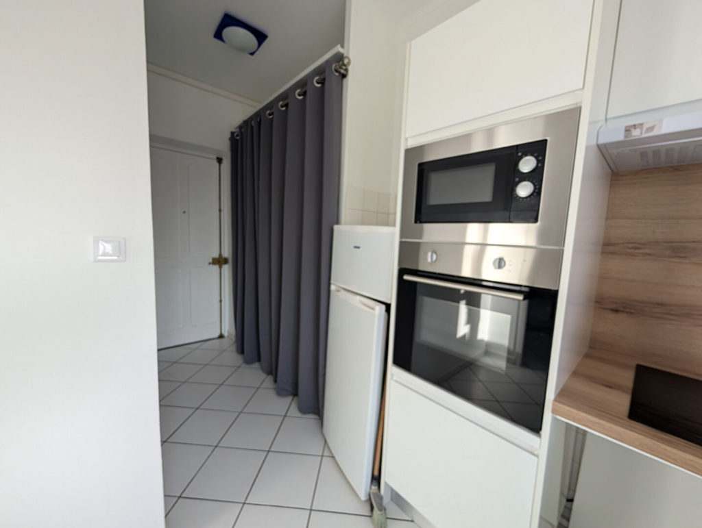 VILLEURBANNE ENTRE GRATTE CIEL ET DOUA : T1 DE 31 M²
