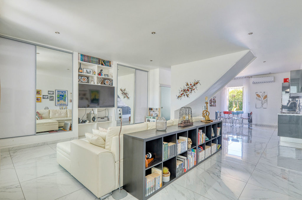 FEYZIN SUD : Maison de 200 m² sur terrain de 512 m²