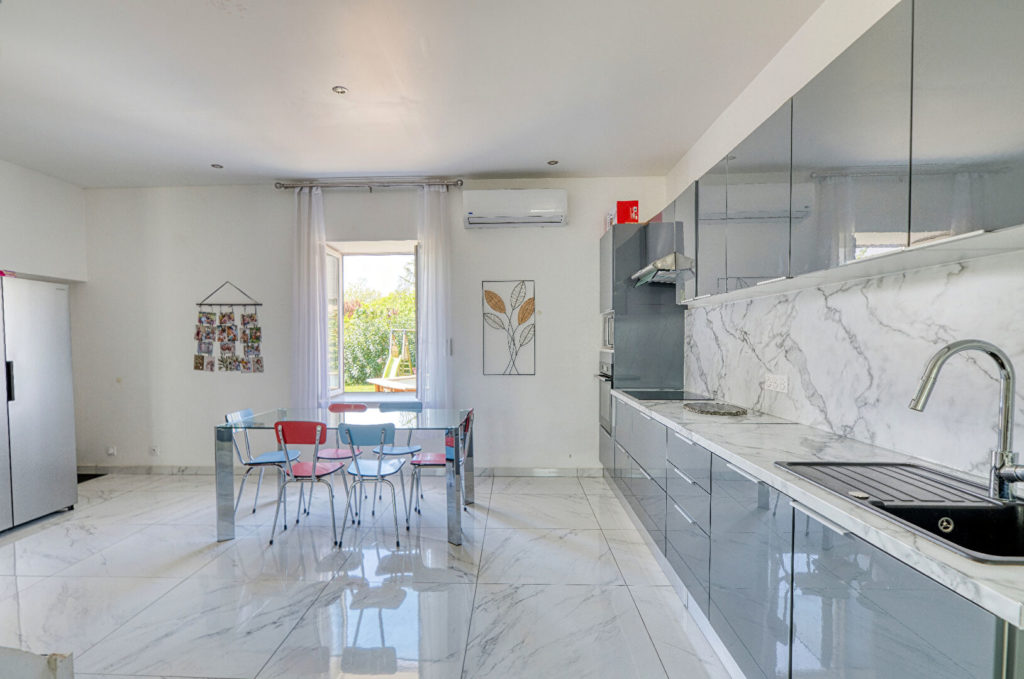 FEYZIN SUD : Maison de 200 m² sur terrain de 512 m²