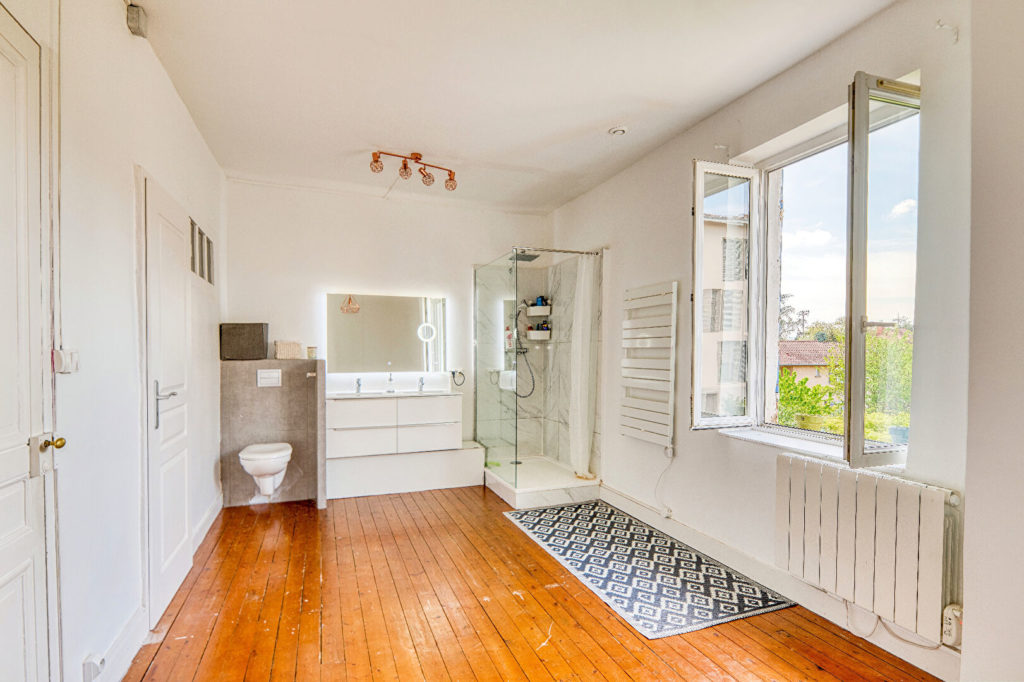 FEYZIN SUD : Maison de 200 m² sur terrain de 512 m²