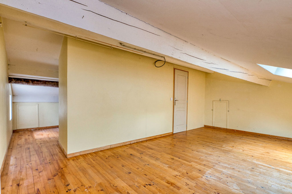 FEYZIN SUD : Maison de 200 m² sur terrain de 512 m²
