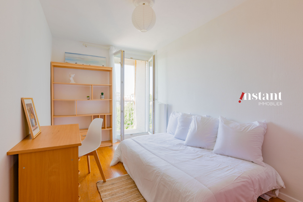 T4 3chambres au pied du métro Gratte Ciel