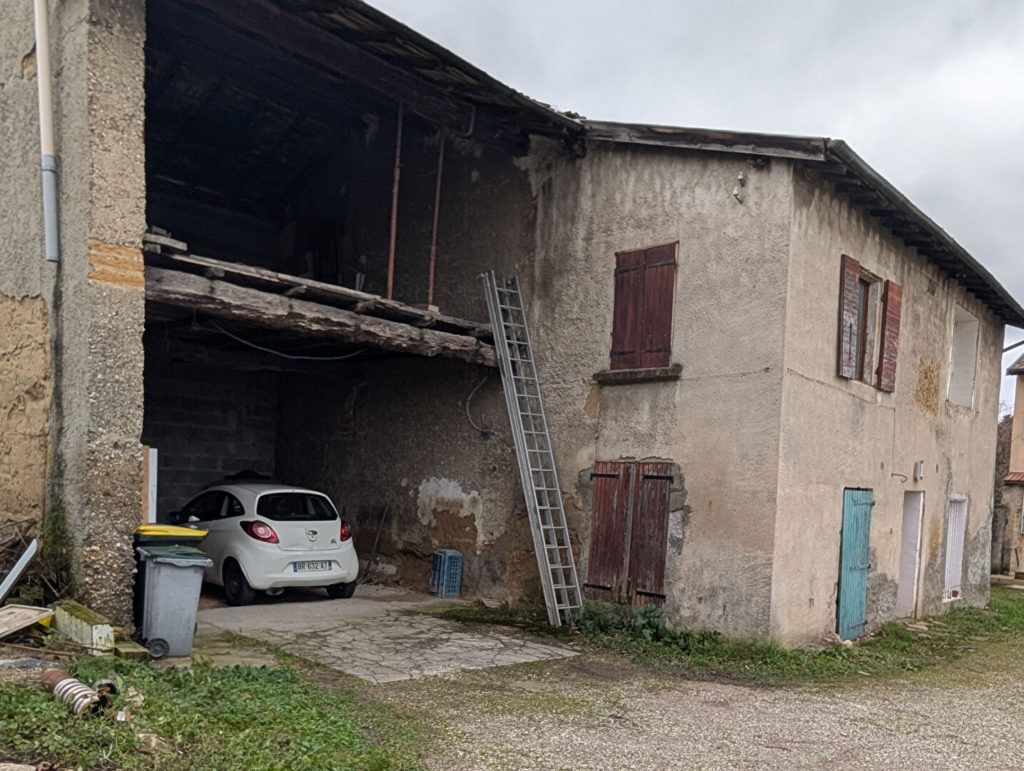 Propriété avec Grange – Saint-Priest Village