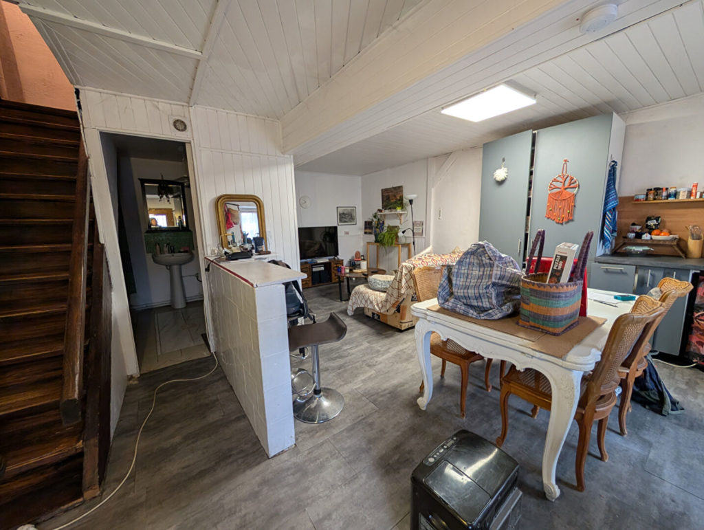 SAINT PRIEST VILLAGE : PROPRIETE AVEC GRANGE