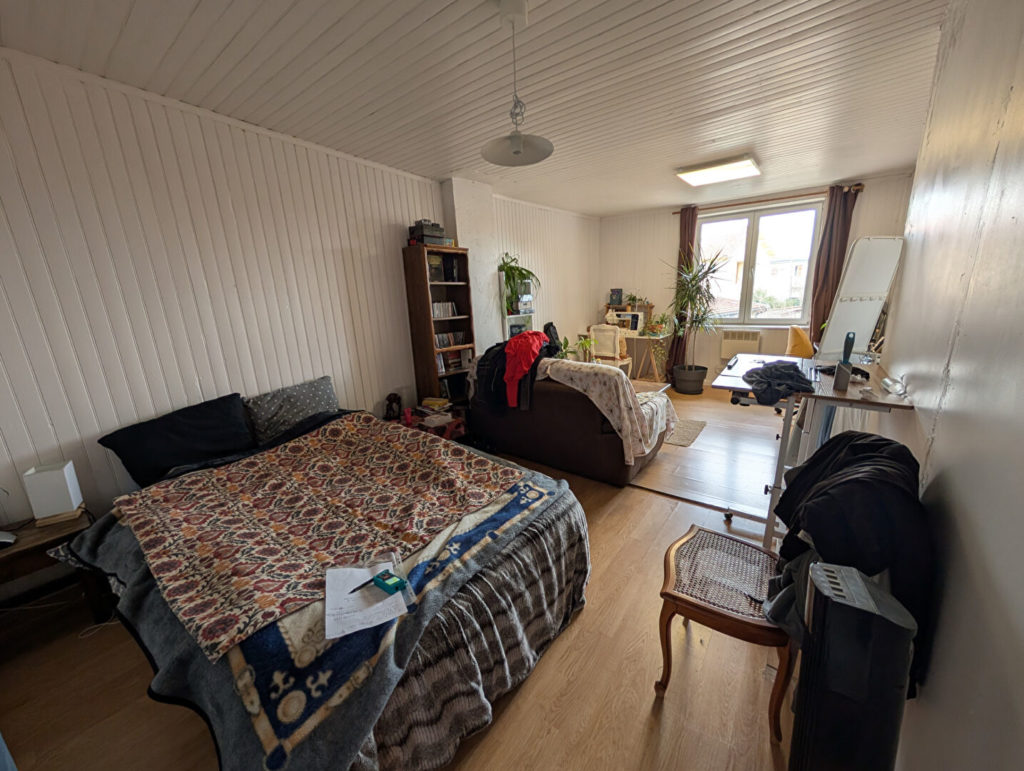 SAINT PRIEST VILLAGE : PROPRIETE AVEC GRANGE