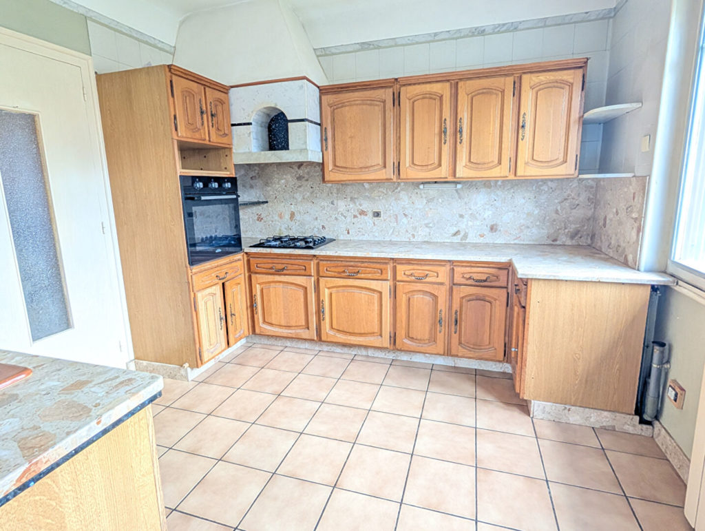 PARILLY : MAISON DE 179 M² SUR TERRAIN DE 547 M²