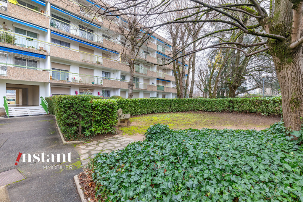 Chambre en colocation dans T3 avec balcon Arrêt Rebufer