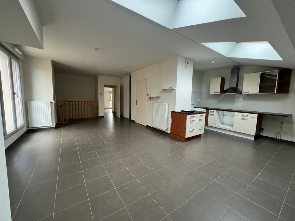 Duplex _Civrieux 5 pièce(s) 108 m2