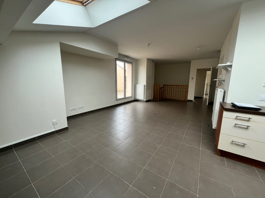Duplex _Civrieux 5 pièce(s) 108 m2