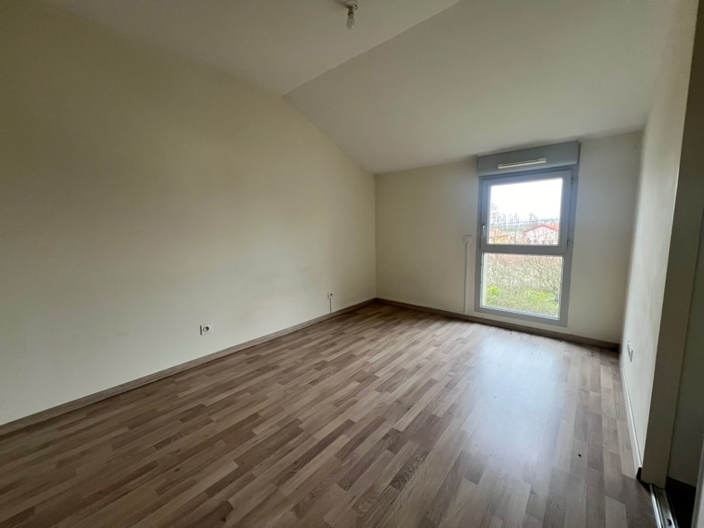 Duplex _Civrieux 5 pièce(s) 108 m2