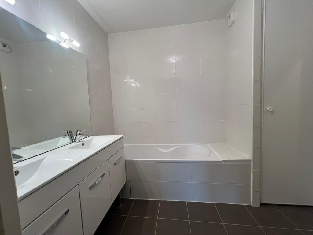 Duplex _Civrieux 5 pièce(s) 108 m2
