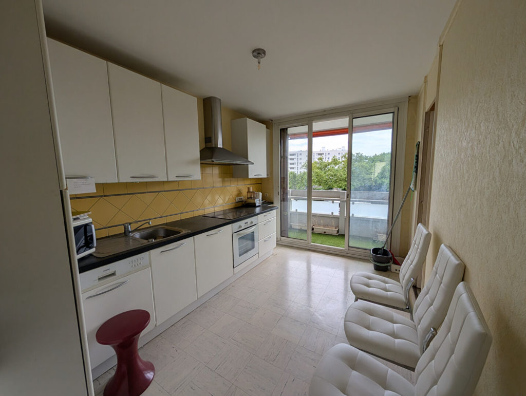 LYON 5 : T4 DE 70 M² + PARKING + CAVE