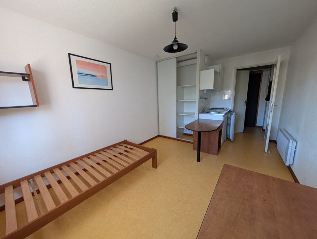VILLLEURBANNE PROCHE DOUA-INSA : T1 19,30 M² + PARKING