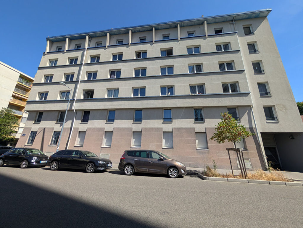 VILLLEURBANNE PROCHE DOUA-INSA : T1 19,30 M² + PARKING