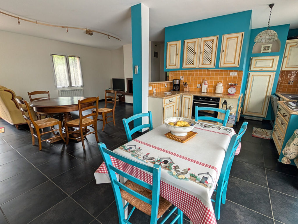 CHUYER : MAISON DE 207 M² SUR TERRAIN DE 1300 M2